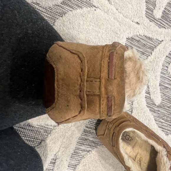 Ugg moccasins, gently worn, size 7 - Picture 4 of 6